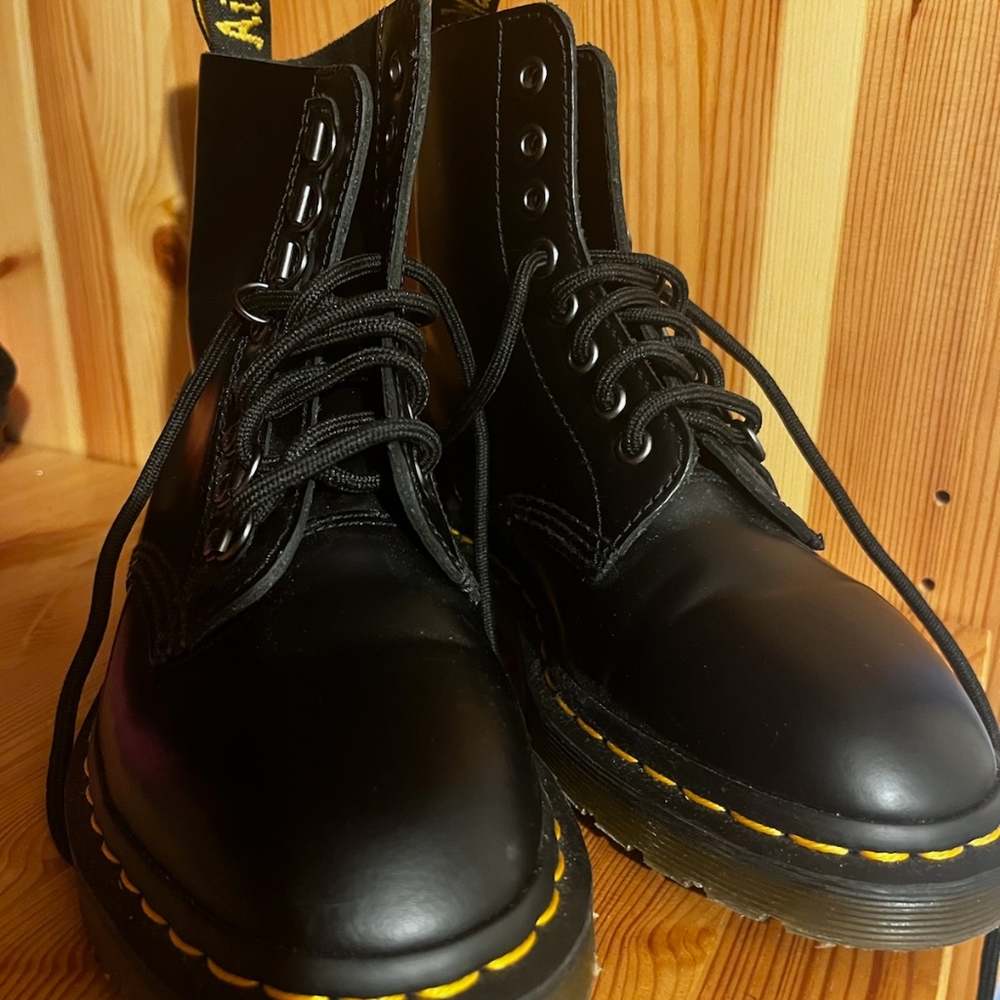 Dr. Martens size Ladies 5